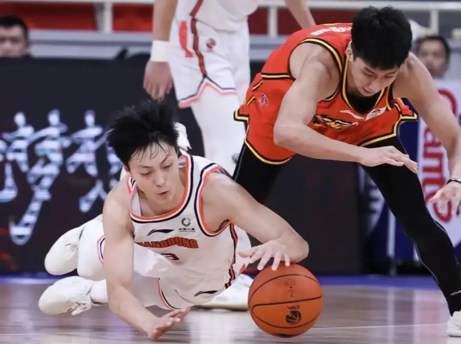 包含德甲赛程吃紧；上海久事今夜伤情更新；引发热议；身体对抗强度拉满的词条