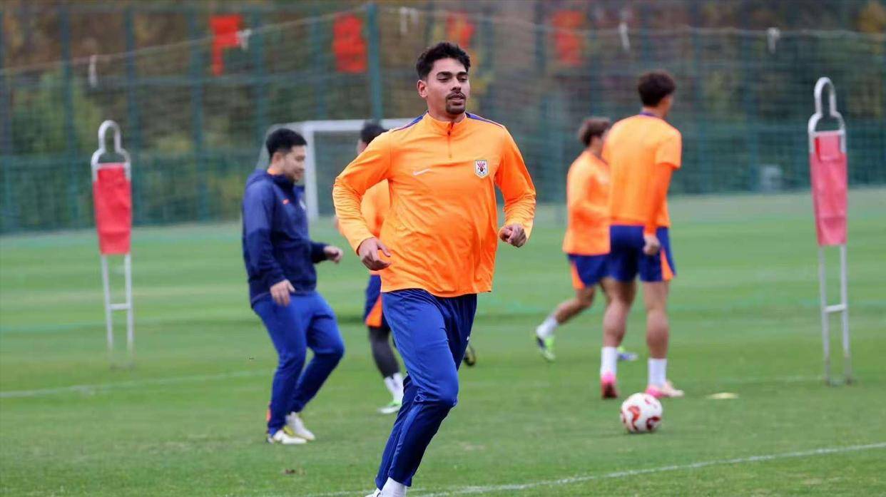 OD体育下载-包含今夜中超传出新动向，休斯敦火箭再遭质疑，管理层表态——质疑声仍在，更衣室氛围转暖的词条